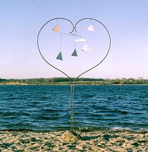 Das Herz-Klangmobile von Martin Bläse